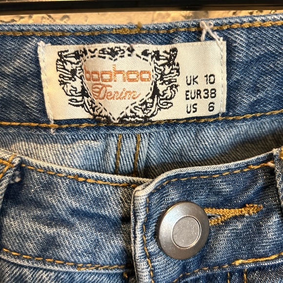Boohoo denim jeans. Rhinestone and pearl size 6 - Picture 3 of 5